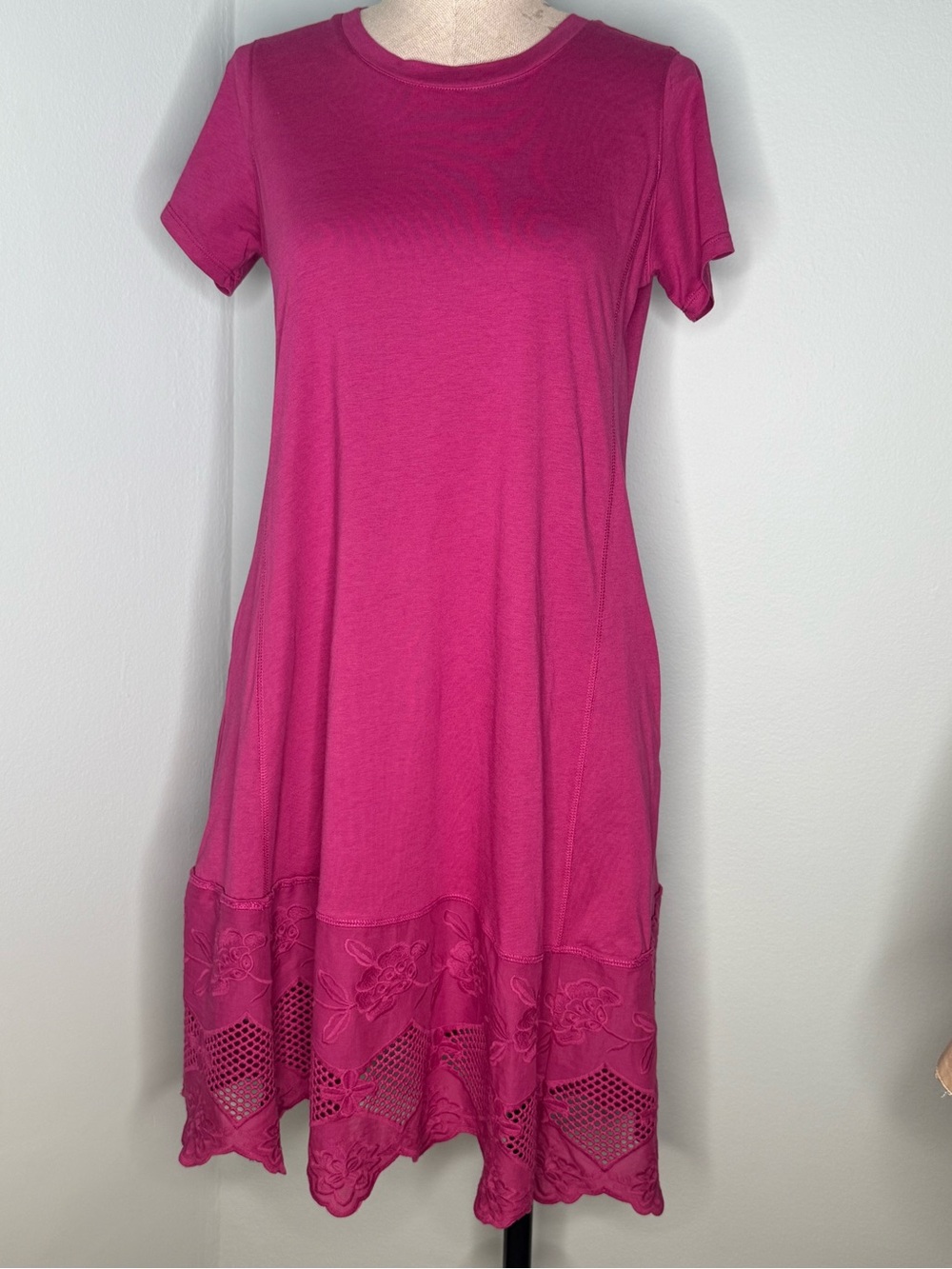 LOGO Lavish by Lori Goldstein Magenta Pink T-Shirt Dress Eyelet Hem Pockets XSP